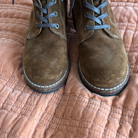 Frye Sabrina 6G Tan Suede/Leather Lace Up Wood Heeled Combat Moto Ankle Booties - Picture 6 of 12